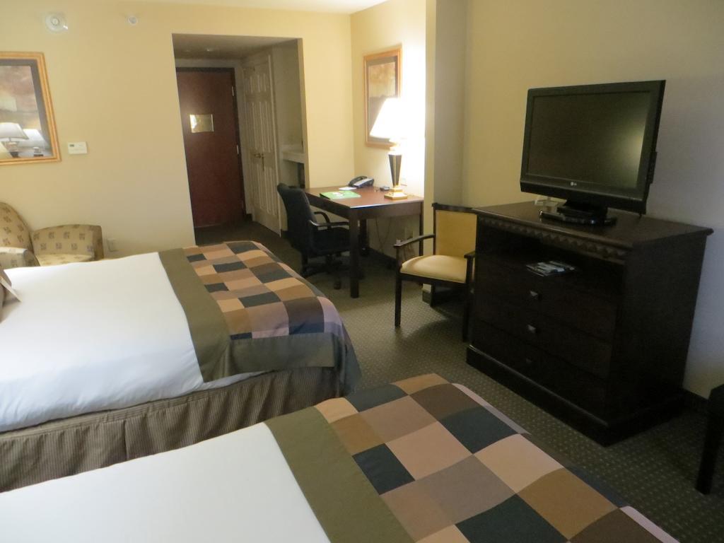 Wingate By Wyndham Hotel Peoria Room photo